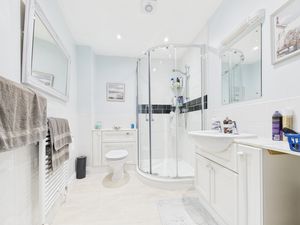 En-suite- click for photo gallery
